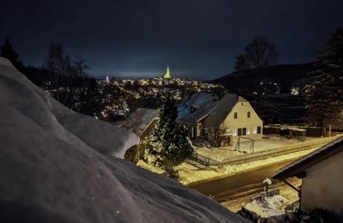 Schneeberg Apartment | Nachhaltige, veganfreundliche Unterkunft direkt am Bergbaulehrpfad in Schneeberg