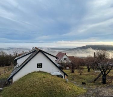 Mencshely House | Nagykulcsos Nyúlontúl