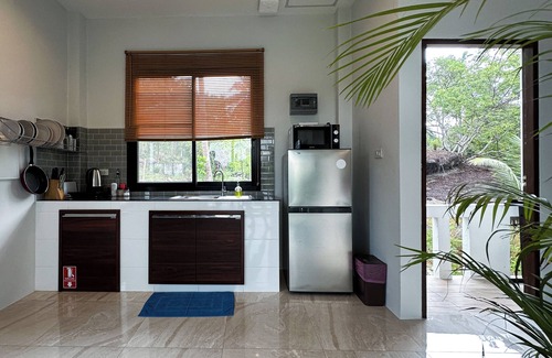 Haad Pleayleam Hotel | Naiwok Hills