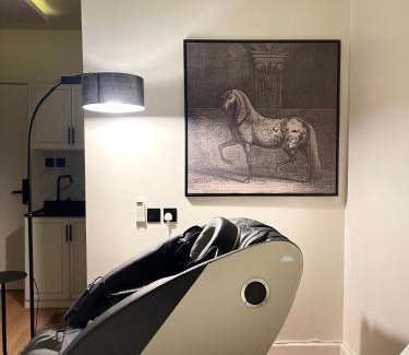 Al Olaya District Apartment | Najd Studio Al Aqeeq District Recliner Chair IPTV for free