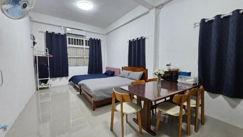 Thanon Phetchaburi Bed & Breakfast | NAN Square