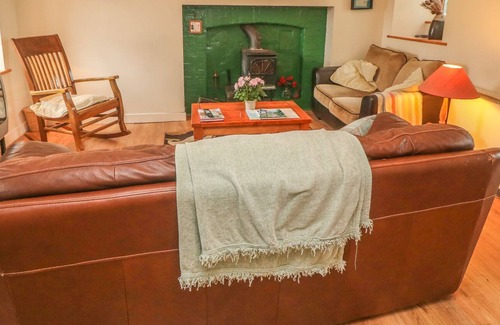 Caherkeen Cottage | NANA'S HOUSE, pet friendly, with open fire in Allihies, County Cork