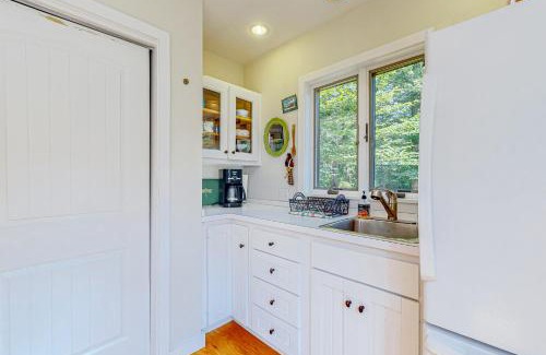 West Tisbury House | Nana's Rear Treehouse