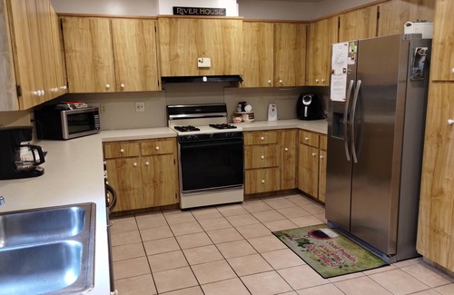 Dunnellon House | Nanas Rainbow riverhouse with waterfront close to headsprings