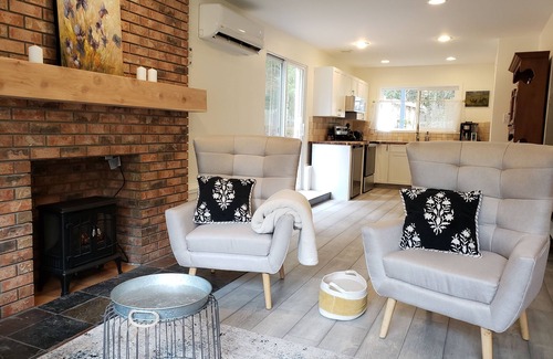 Regional District of Nanaimo Apartment | Nanoose Garden House: hideaway in the woods minutes to the beach