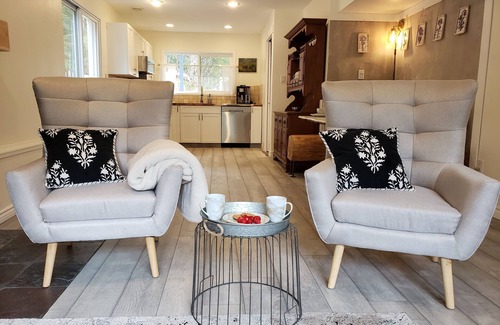 Regional District of Nanaimo Apartment | Nanoose Garden House: hideaway in the woods minutes to the beach