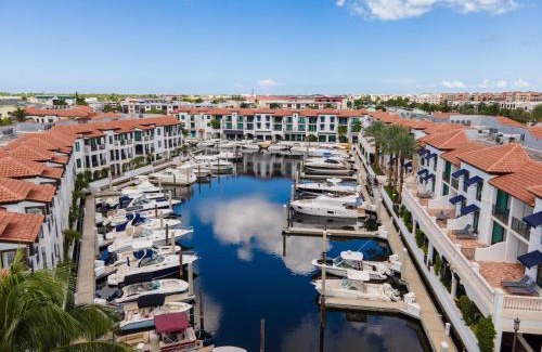 Royal Harbor Resort | Naples Bay Resort and Marina