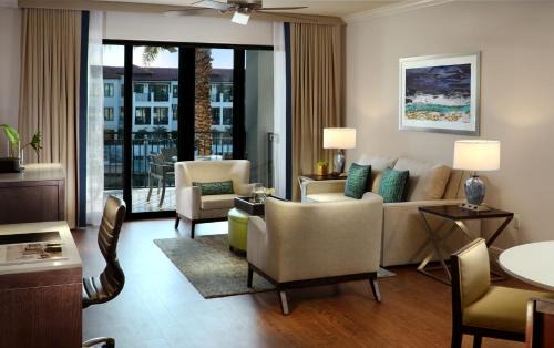 Royal Harbor Resort | Naples Bay Resort and Marina