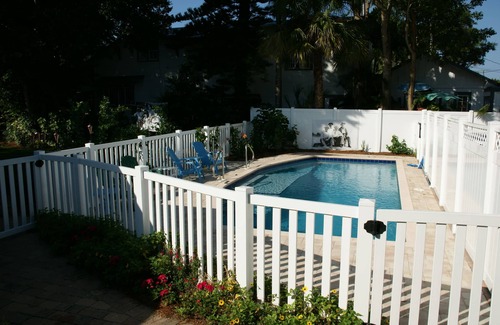 Old Naples Cottage | Naples Historic Home - 1 Bedroom Guest House-steps from beach, quiet setting