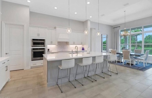 Naples House | Naples Reserve | 2 bedrooms | 2 office spaces with pull-out couches | 3 bathrooms