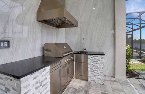 Naples House | Naples Reserve | 2 bedrooms | 2 office spaces with pull-out couches | 3 bathrooms