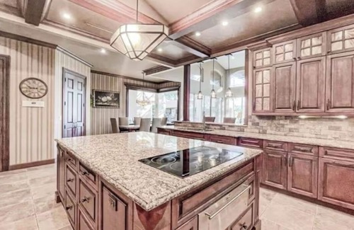 Vineyards Villa | Naples Villa on the Golf Course! 8 Bedrooms Sleeps 20! Pets welcome, 30 day min