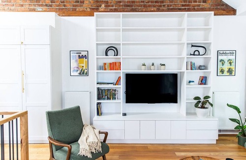 Fitzroy House | Napoleon, 2 min to Gertrude St