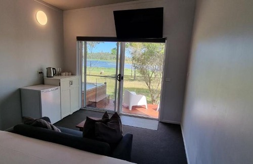 Kurwongbah Hotel | Narangba Motel (formerly Brisbane North B&B and Winery)