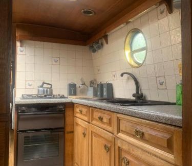 Abingdon Boat Rental | Narrowboat stay or Moving Holiday Abingdon On Thames DIFFERENT RATES APPLY ENSURE CORRECT RATE SELECTED