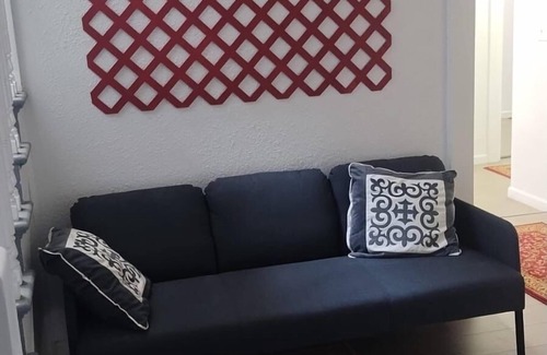 Downtown Los Angeles House | Naryn Guest house