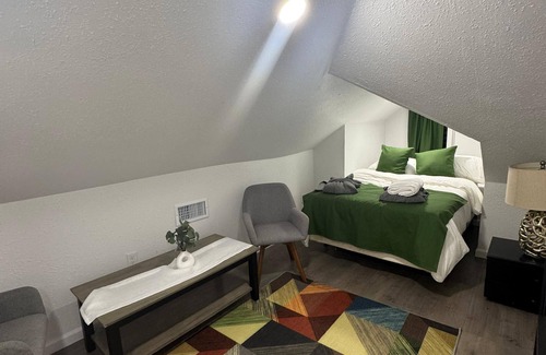 Downtown Los Angeles House | Naryn Guest house