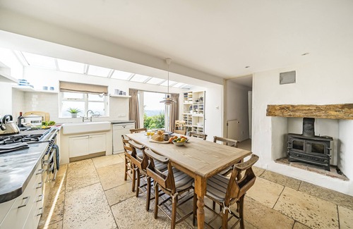 Axminster Cottage | Nash Cottage - sleeps 8 guests in 4 bedrooms