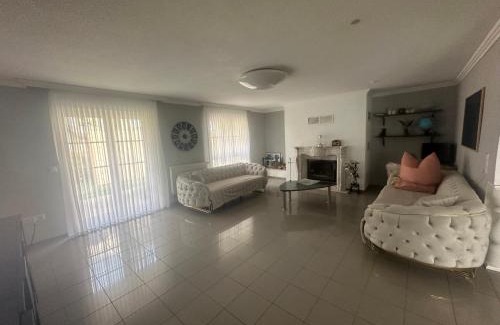 Schonegrund Apartment | Natalie
