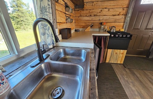 Slana Cabin | National Park Stay: Comfortable cabin in Alaska's wilds, lakes, hikes. Pets OK!