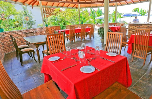 Polgasowita House | Natural Park surrounded by nature between the rice fields and tropical plants