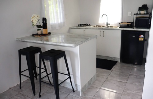 Rarotonga House | Nature-Focused:n“1BR Tranquil Hideaway in Arorangi – Nature, Privacy & Comfort”
