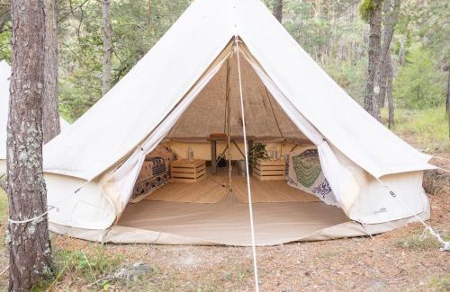 La Penne Apartment | Nature getaway in cottage, hiking, pool, climbing