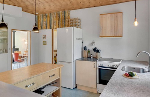 Holbaek House | Nature lovers will spend a nice vacation in this appealing cottage.