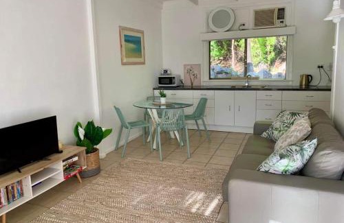 Nelly Bay Apartment | Nature Retreat on Mandalay