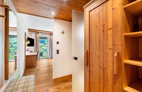 Buehlertal Apartment | Nature Room 'Flower Meadow' with Balcony, Wi-Fi and Air Conditioning