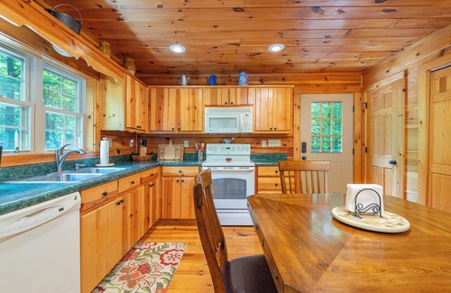 Old Fort Cabin | Nature's Nook Cabin | Fire Pit, Pet Friendly & Community Waterfall!