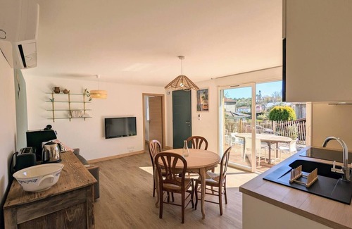 Lesperon House | Nature & sea with terrace and play area