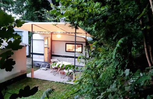Prenzlauer Berg Apartment | NatureCity Adventure - Ruhe, Garten, Hängematte, Heizung, AirCooler, Kaffeemaschiene, großes Bett, kostenlose Fahrräder, Outdoordusche, 25 min zum Alexanderplatz und Fernsehturm