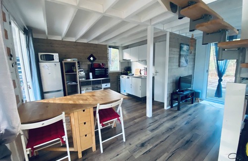 Le Porge Ski Chalet | Naturist chalet at La Jenny, at the foot of the ocean
