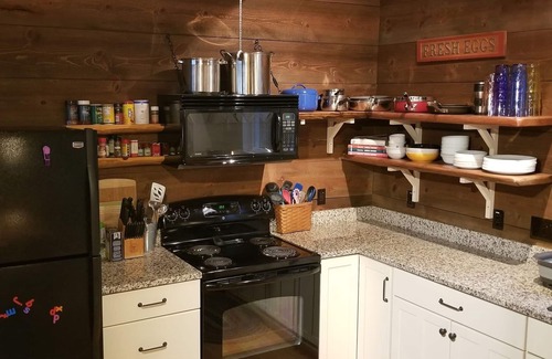 Maynardville House | Nauti & Nice @ Norris - a copious cozy cabin on the cove