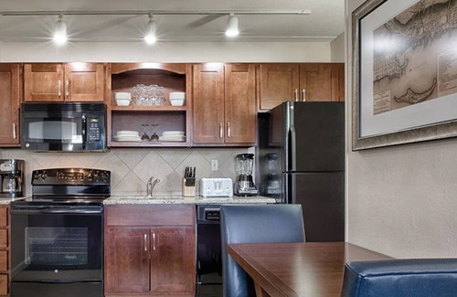 The Point Resort | Nautical Comfort in Newport – Spacious 2-Bedroom at Club Wyndham Long Wharf