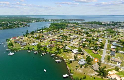 Callaway House | Nautical Nirvana-Waterfront Joys from Sunrise Paddles to Hot Tub Sunsets