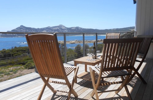Killiecrankie House | Nautilus 2 has elegant coastal interiors and a breathtaking view.