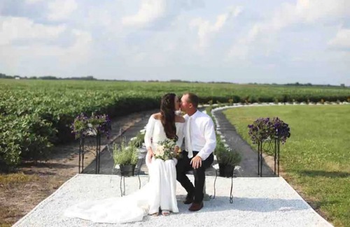 Nauvoo Cottage | Nauvoo with a country view. Visit us here on the farm for a perfect unique stay