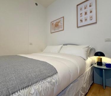 Lorenteggio Apartment | Naviglio Suite - Eleganza e Relax a 2 Min dalla M4 e dai Navigli