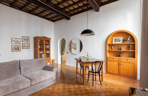 Rione V Ponte Apartment | NAVONA ART GALLERY APARTMENT