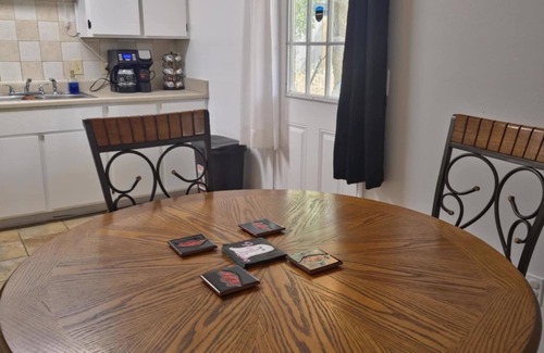 Rogers House | nCharming 3 bedroom house in Rogers . Walmart AMP. Top Golf. Trails