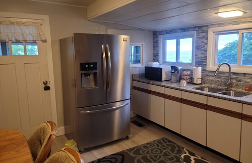 Jeddo Cottage | nCozy Lake Huron cottage, With internet, summer months beach access. n
