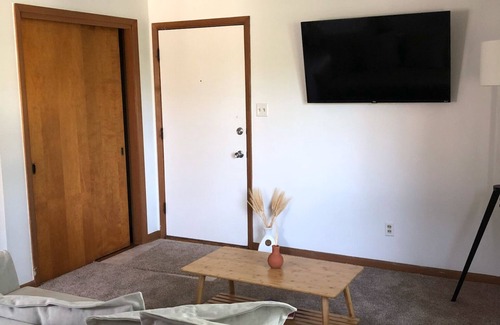 Delaware Apartment | nCozy stay within one mile of downtown Delaware’s shops, restaurants and pubs.