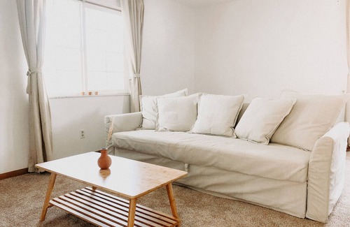 Delaware Apartment | nCozy stay within one mile of downtown Delaware’s shops, restaurants and pubs.