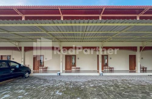 Colomadu Hotel | Ndalem Joglo Kawijayan Syariah Mitra RedDoorz