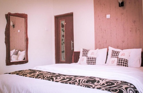 Ngaglik Hotel | nDalem Joglo Krawitan Syariah