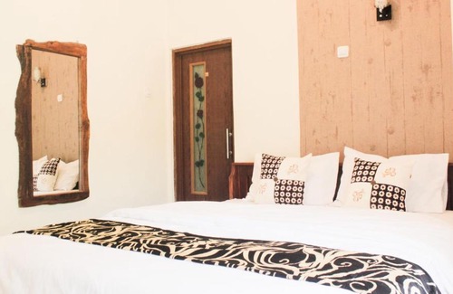 Ngaglik Hotel | nDalem Joglo Krawitan Syariah