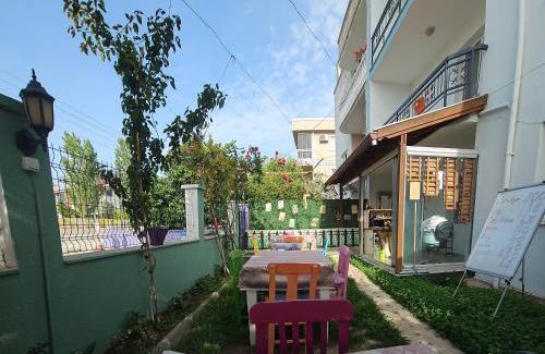 Sigacık Apartment | NEŞELİ APART BAHÇE CAFE