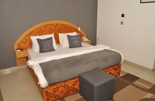 Okpanam Hotel | Ne-Yo Hotel and Suites